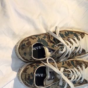Camouflage low rise chuck Taylors All-Star